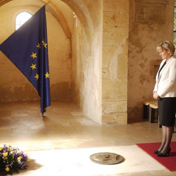 Nadine Morano devant la tombe de Robert Schuman 